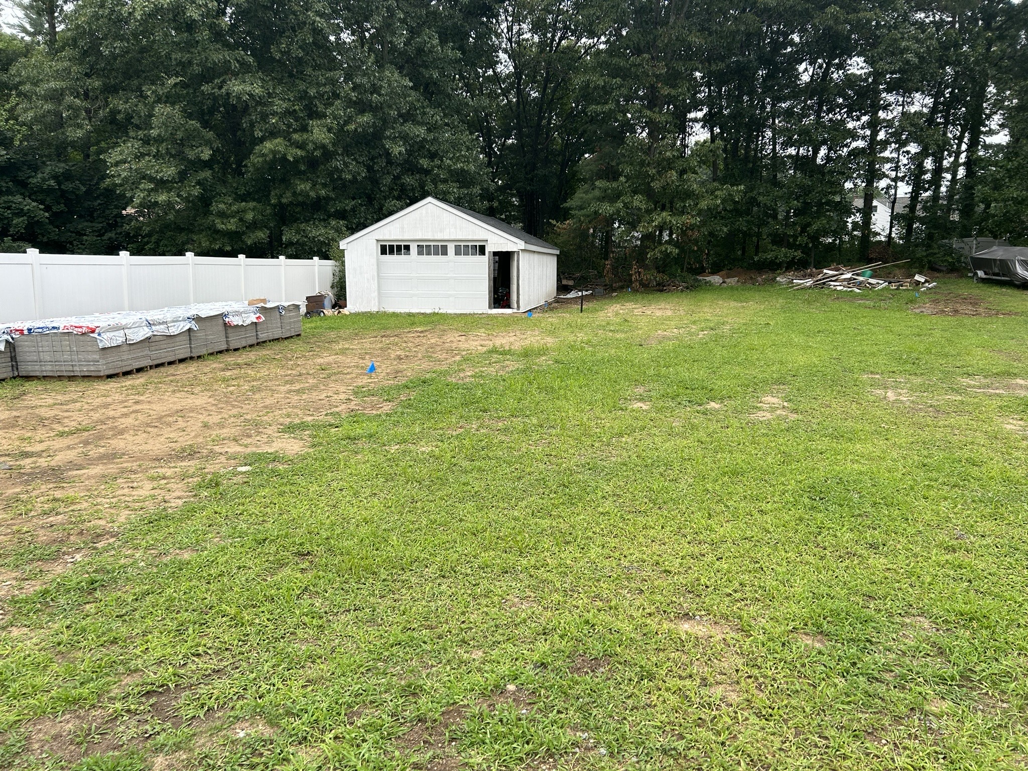 Backyard sprinkler system covering full lawn area